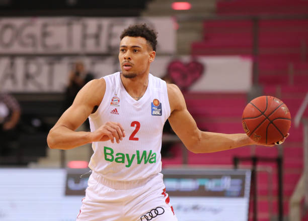 后卫一直以 后卫一直以